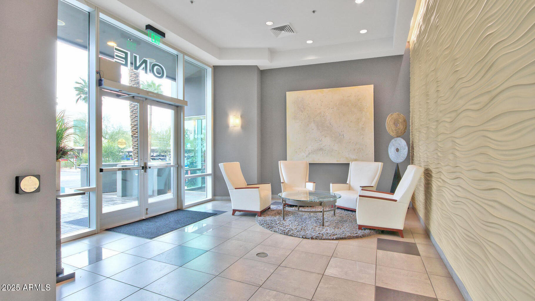1 E Lexington Avenue 701