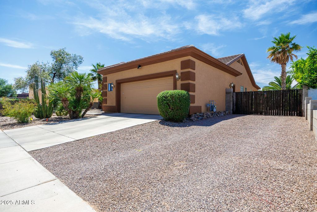 Photo of 1123 E Shepherds Way, Casa Grande, AZ 85122 (MLS # 6866707)