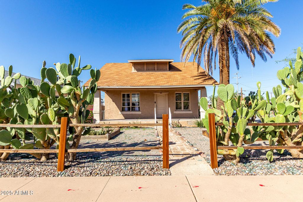 Photo of 340 N 12th Street, Phoenix, AZ 85006 (MLS # 6934568)
