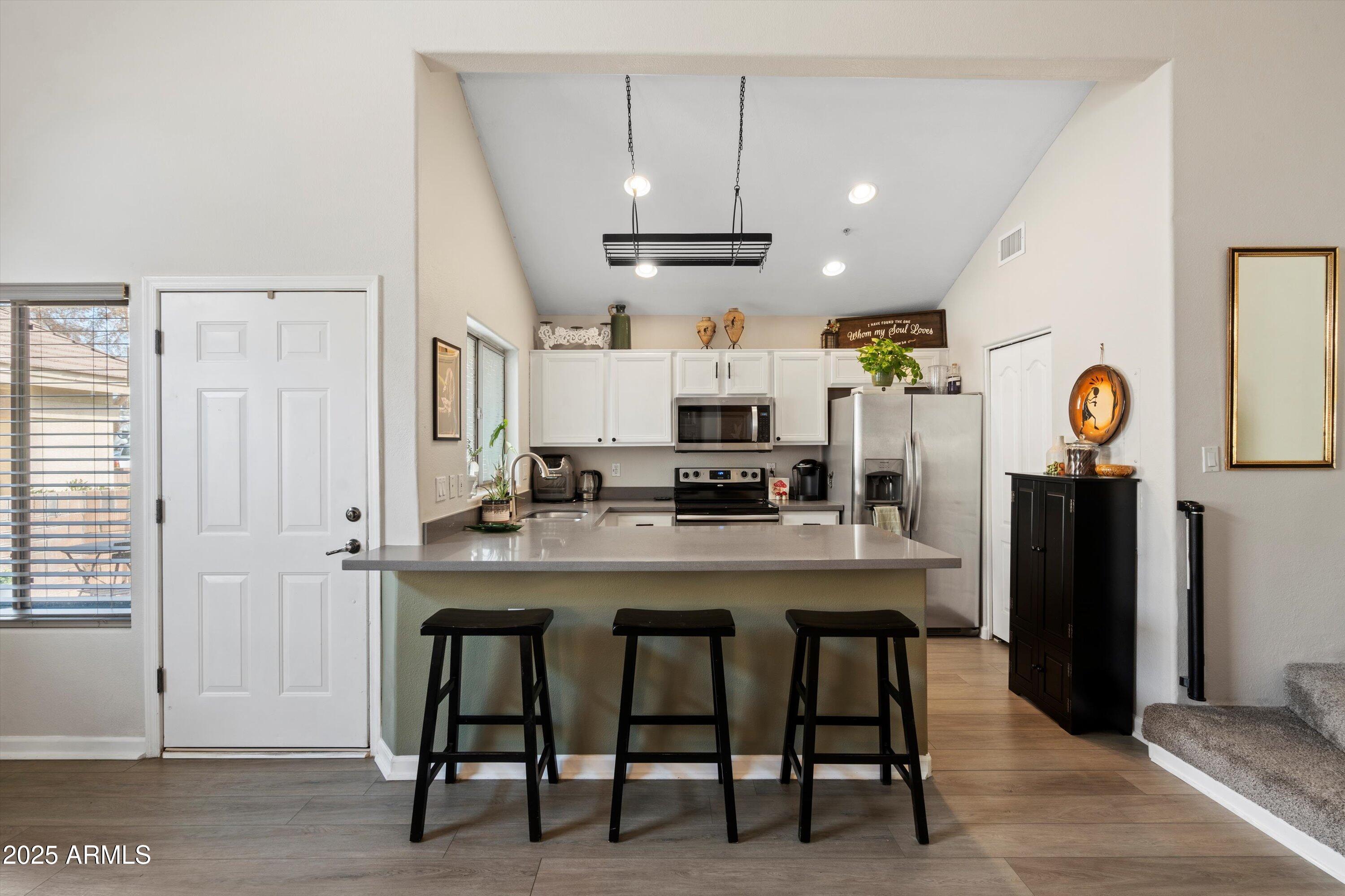 2201 N COMANCHE Drive 1075