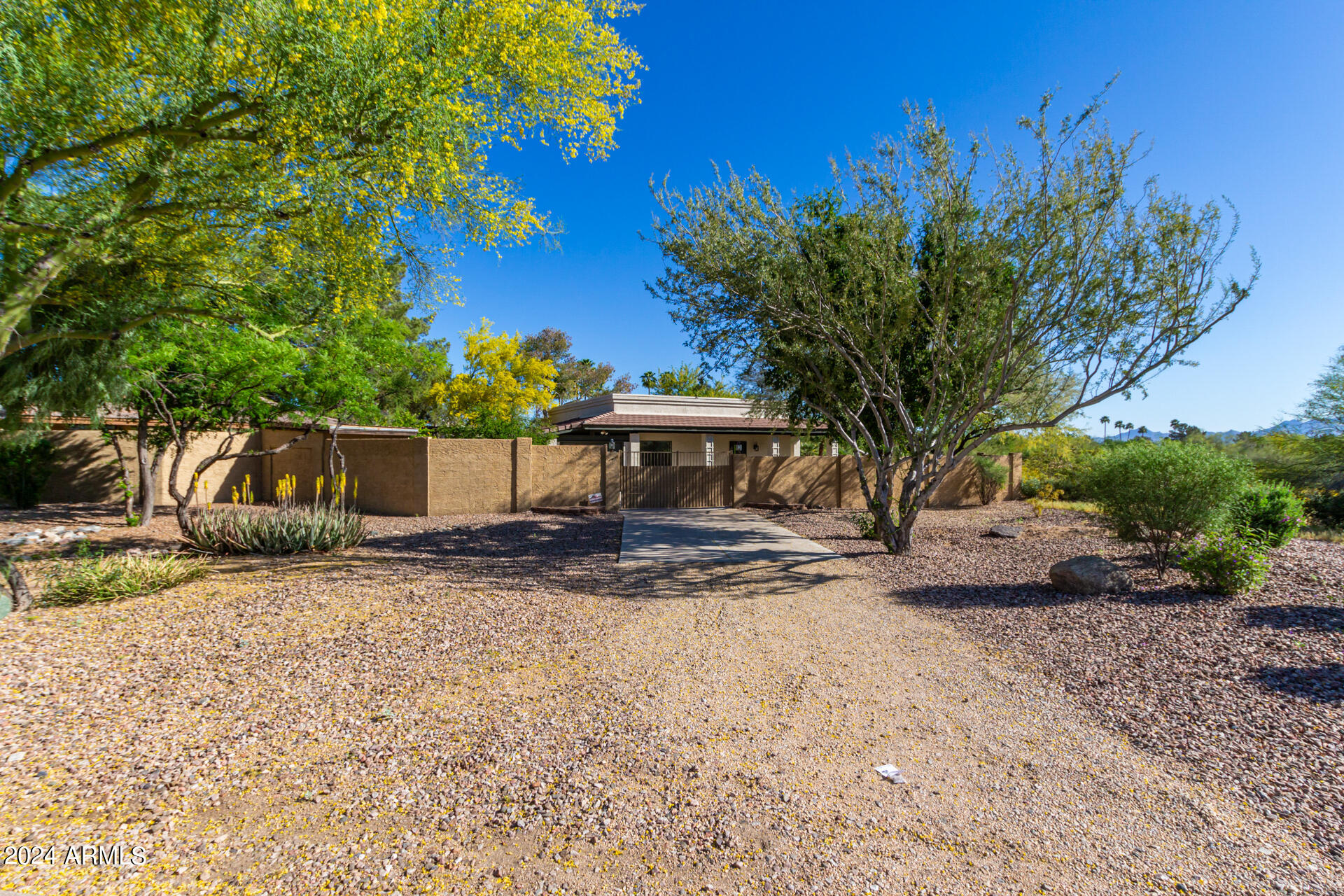4226 E Onyx Avenue