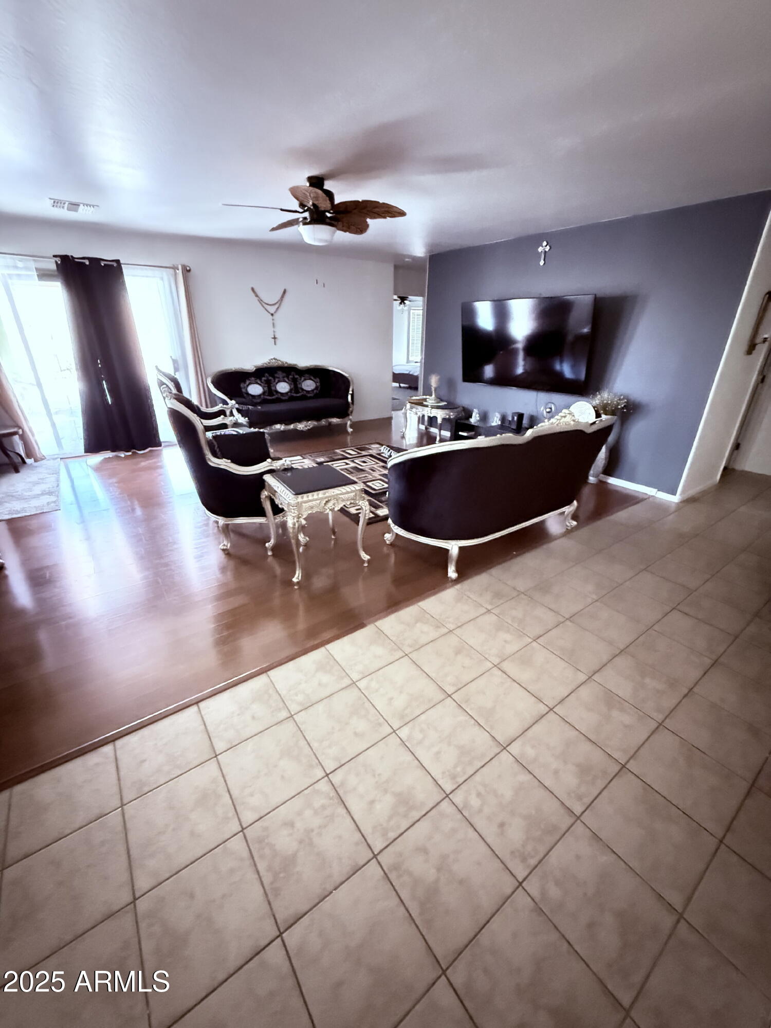 25006 W HIDALGO Drive