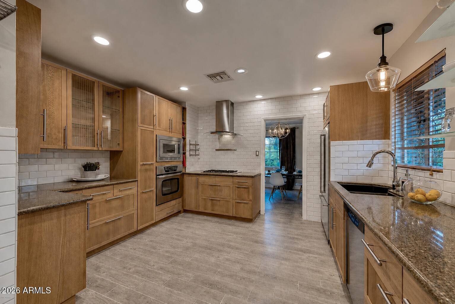 705 W WILSHIRE Drive