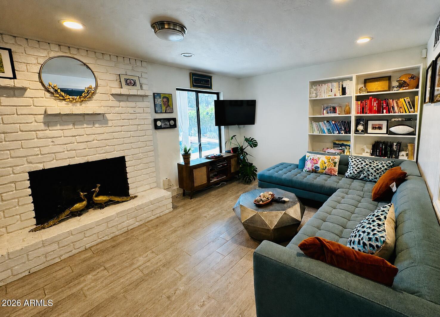 705 W WILSHIRE Drive
