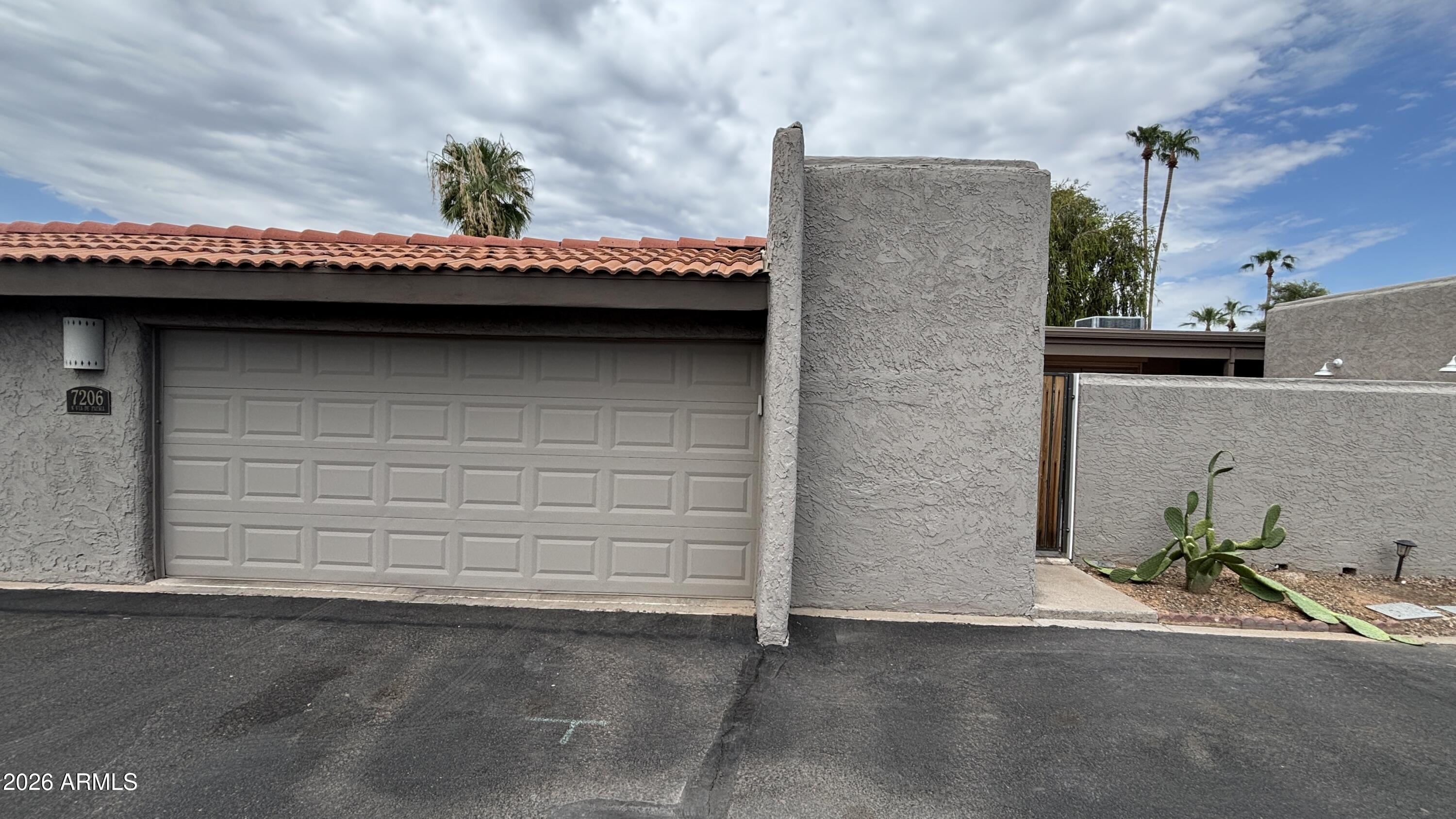 7206 N VIA DE PAESIA --