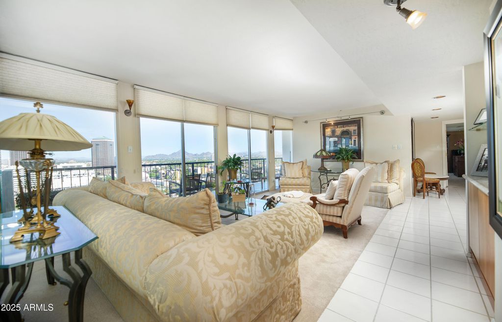 Photo of 2323 N Central Avenue #1704, Phoenix, AZ 85004 (MLS # 6941865)