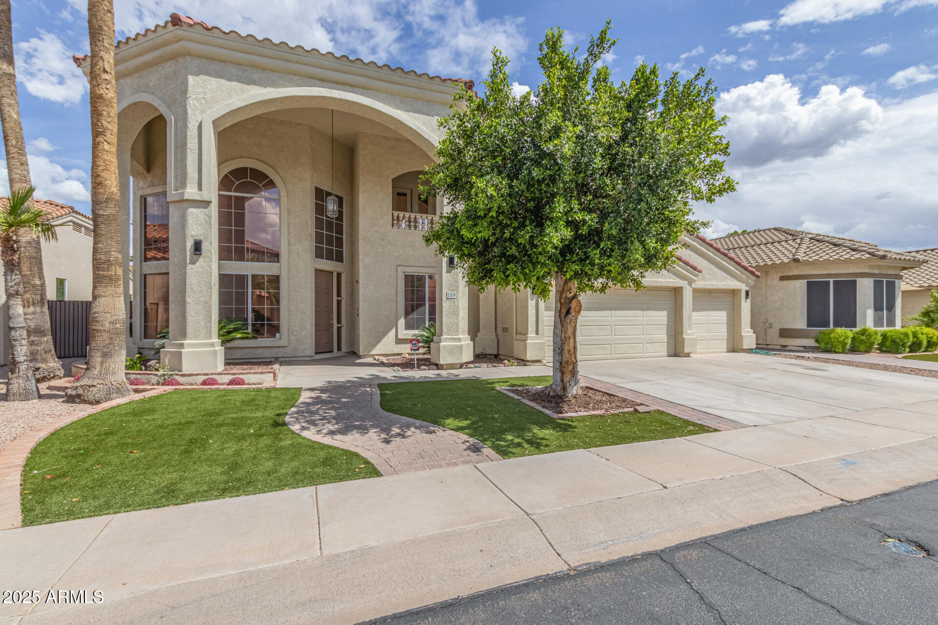 589 N Acacia Drive
