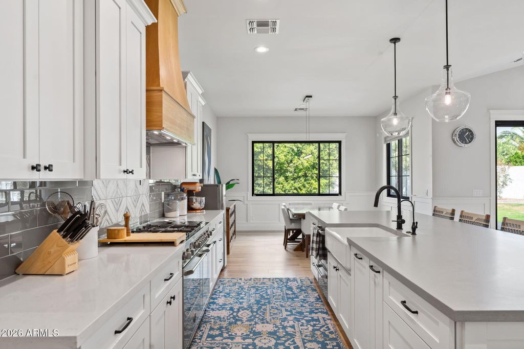 Photo of 4164 E Camelback Road, Phoenix, AZ 85018 (MLS # 7001190)