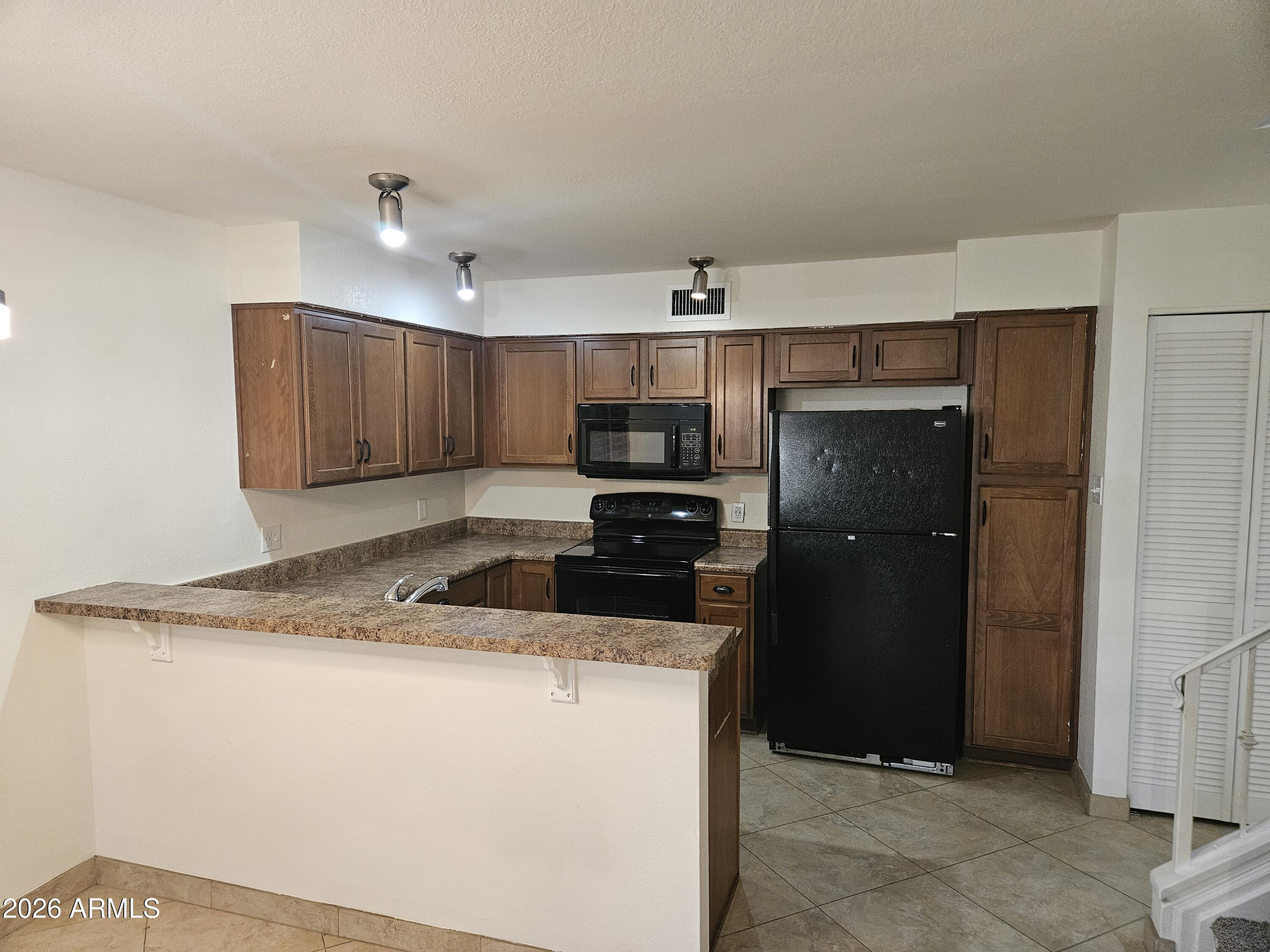 1717 E UNION HILLS Drive 1048