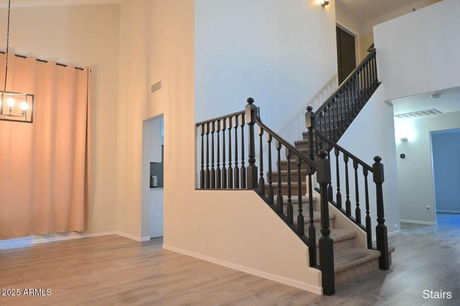 1644 E LAUREL Avenue