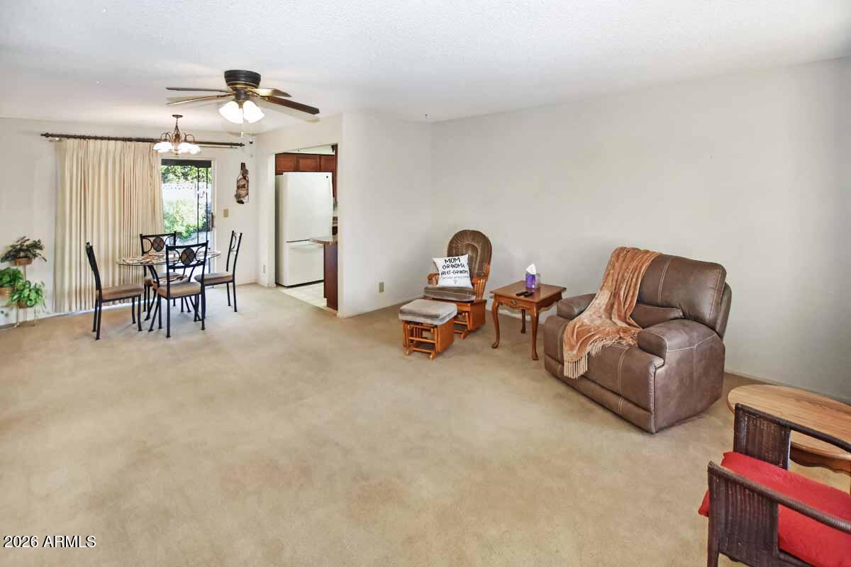 4604 E CRESCENT Avenue