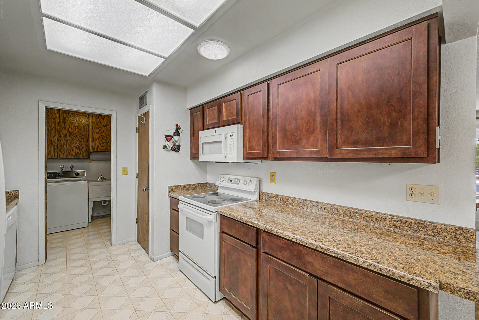 4604 E CRESCENT Avenue