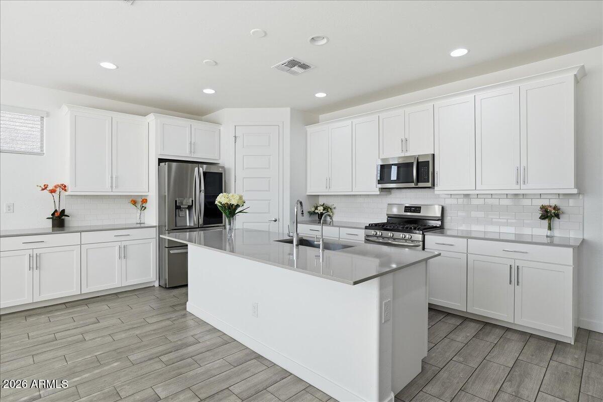 2327 E RIDGEWOOD Lane