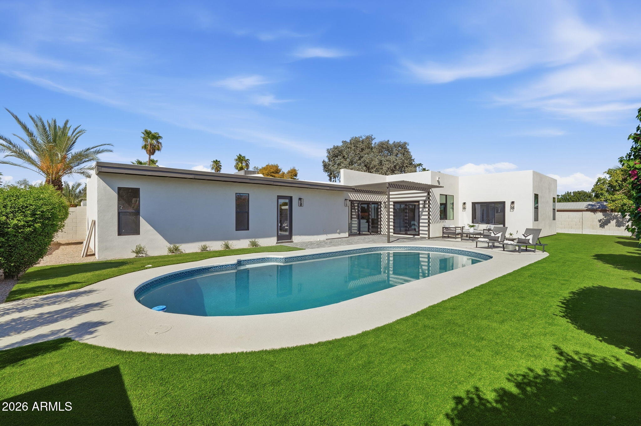 6521 E SHARON Drive