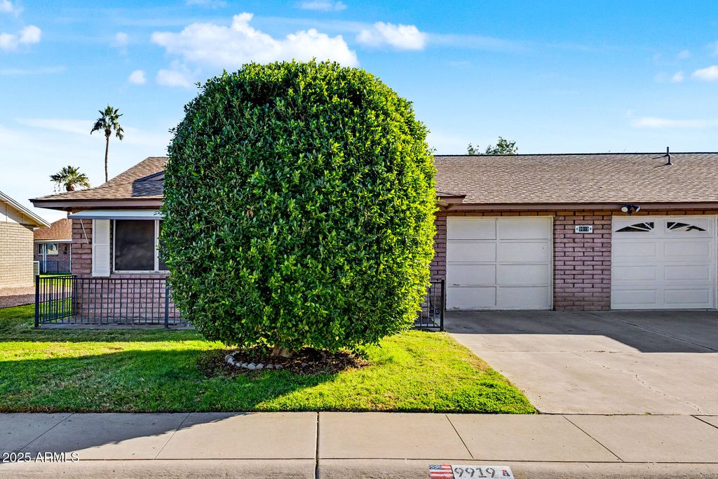 Photo of 9919 N 97th Drive #A, Peoria, AZ 85345 (MLS # 7019507)