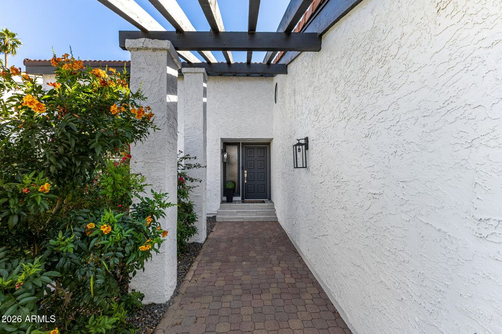 Photo of 963 E Driftwood Drive, Tempe, AZ 85283 (MLS # 6993959)