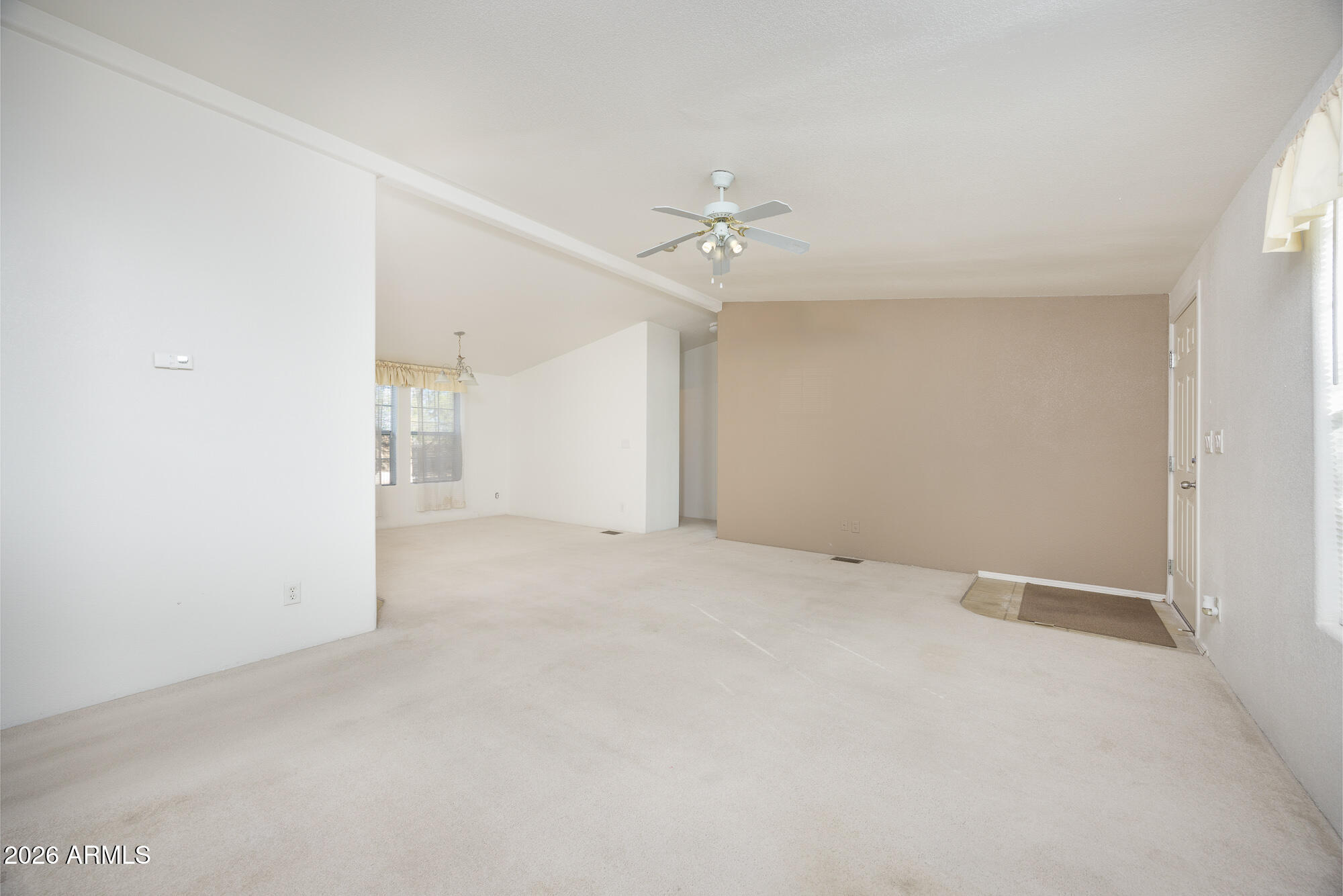 662 W COACHLINE Lane