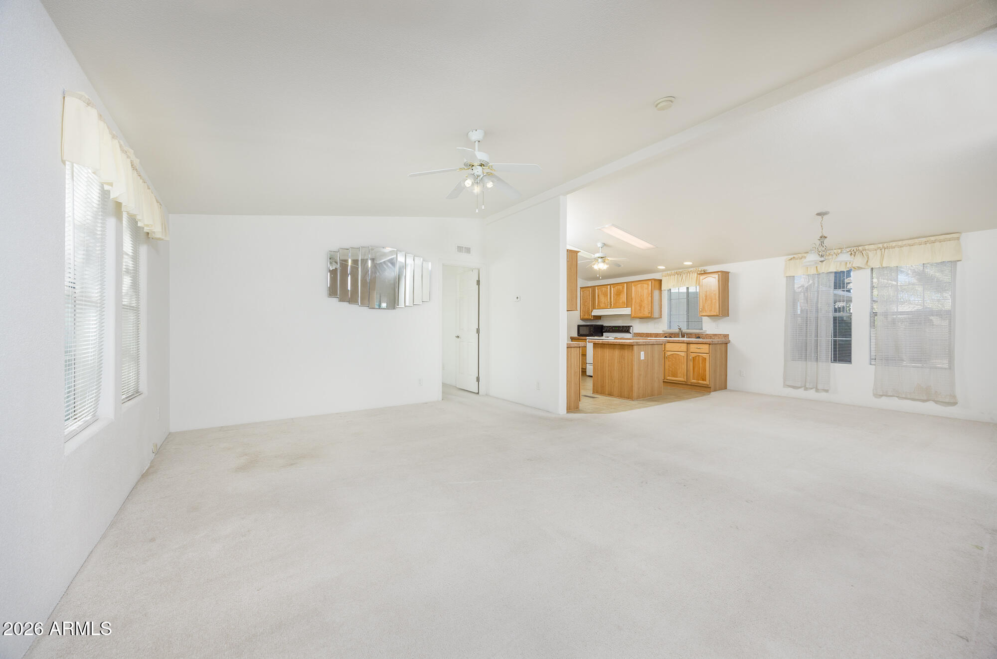 662 W COACHLINE Lane