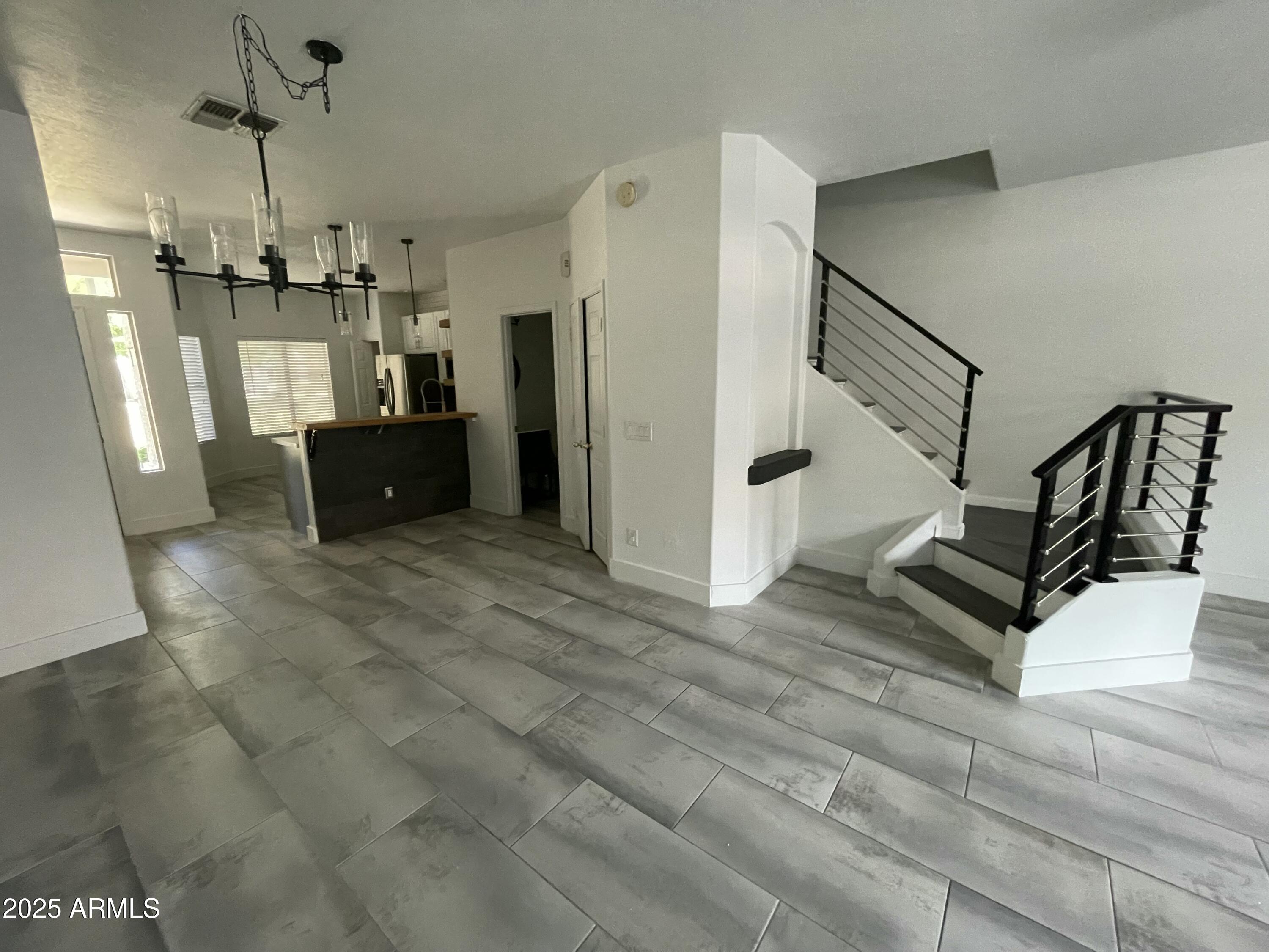 500 N ROOSEVELT Avenue 35