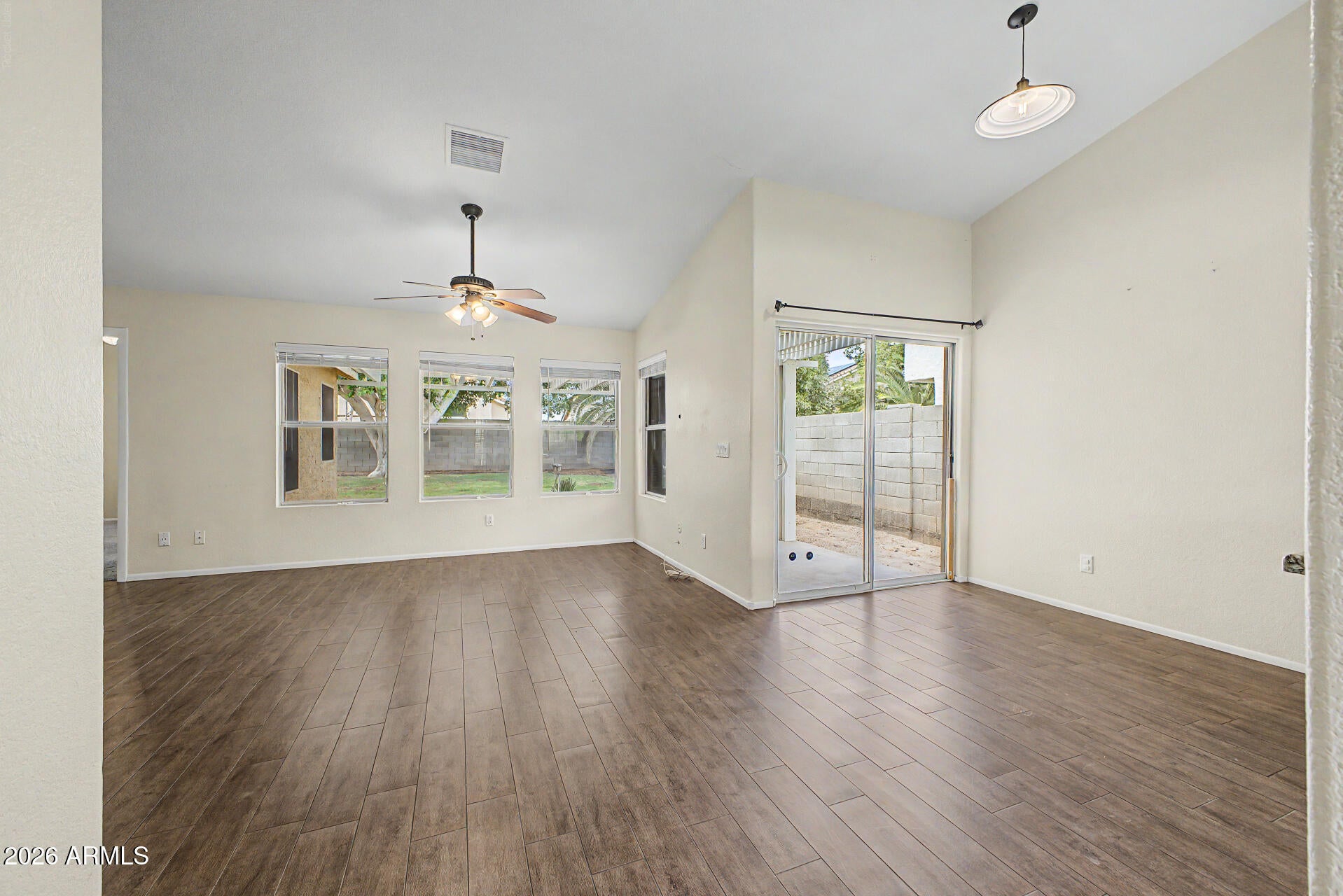 1014 W LEAH Lane