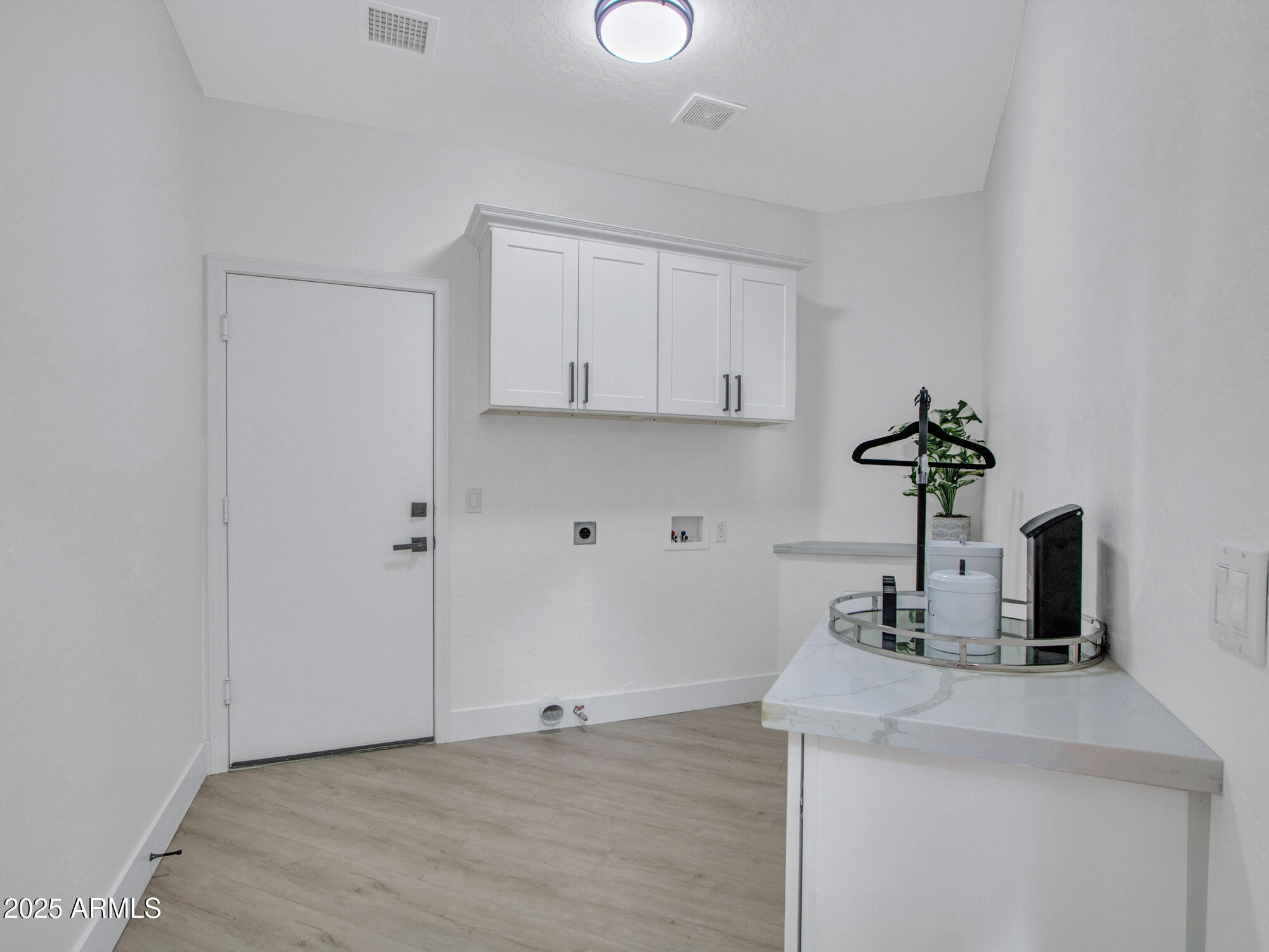 Phoenix, Arizona 85042, United States, 4 Bedrooms Bedrooms, ,4 BathroomsBathrooms,Residential,Active,136942