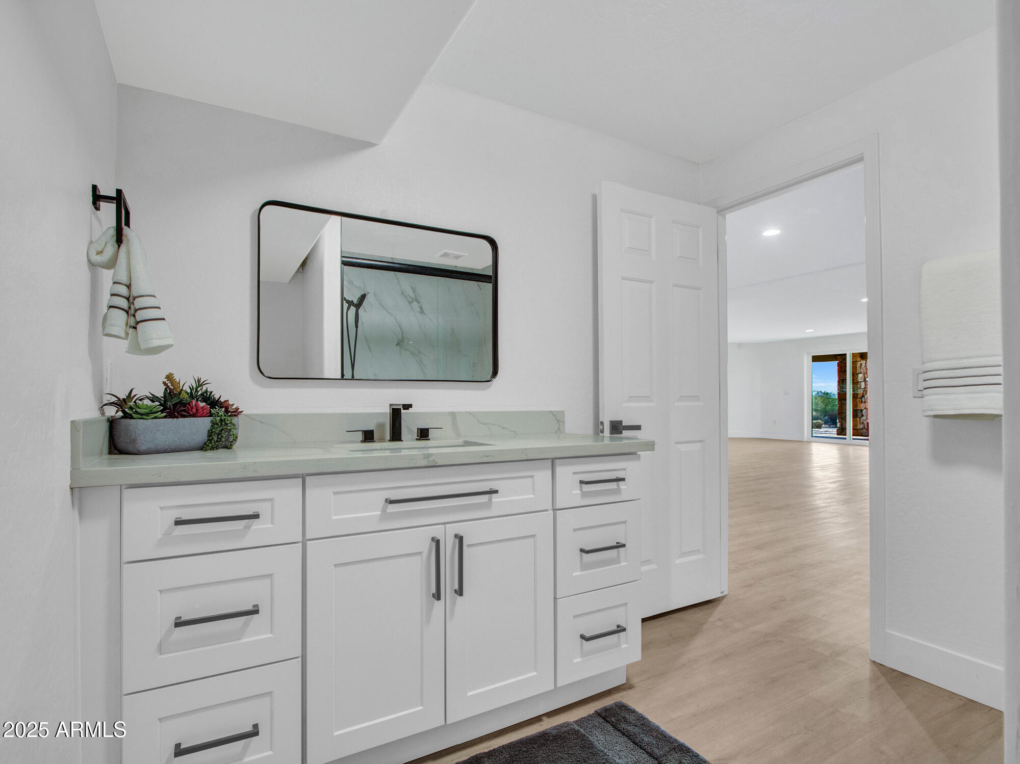 Phoenix, Arizona 85042, United States, 4 Bedrooms Bedrooms, ,4 BathroomsBathrooms,Residential,Active,136942