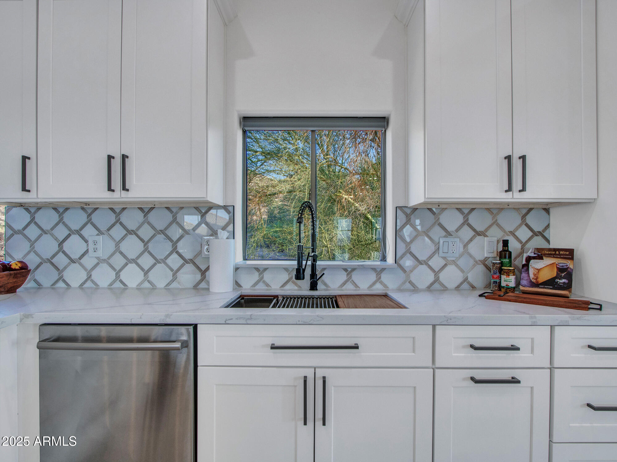 Phoenix, Arizona 85042, United States, 4 Bedrooms Bedrooms, ,4 BathroomsBathrooms,Residential,Active,136942