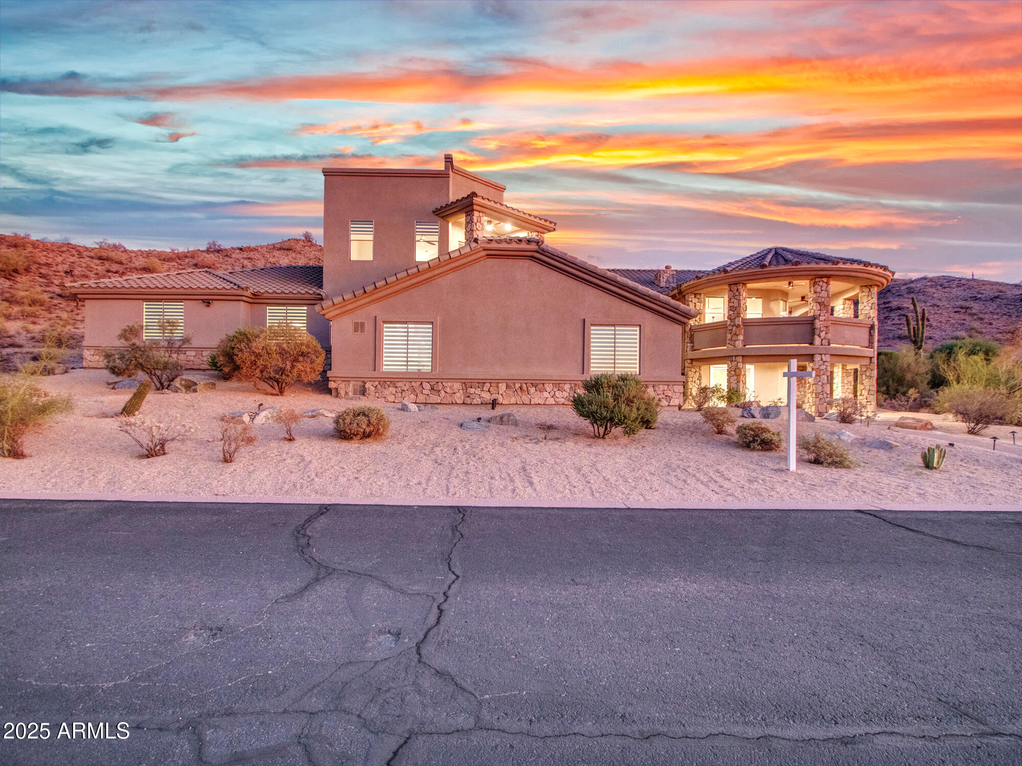 Phoenix, Arizona 85042, United States, 4 Bedrooms Bedrooms, ,4 BathroomsBathrooms,Residential,Active,136942