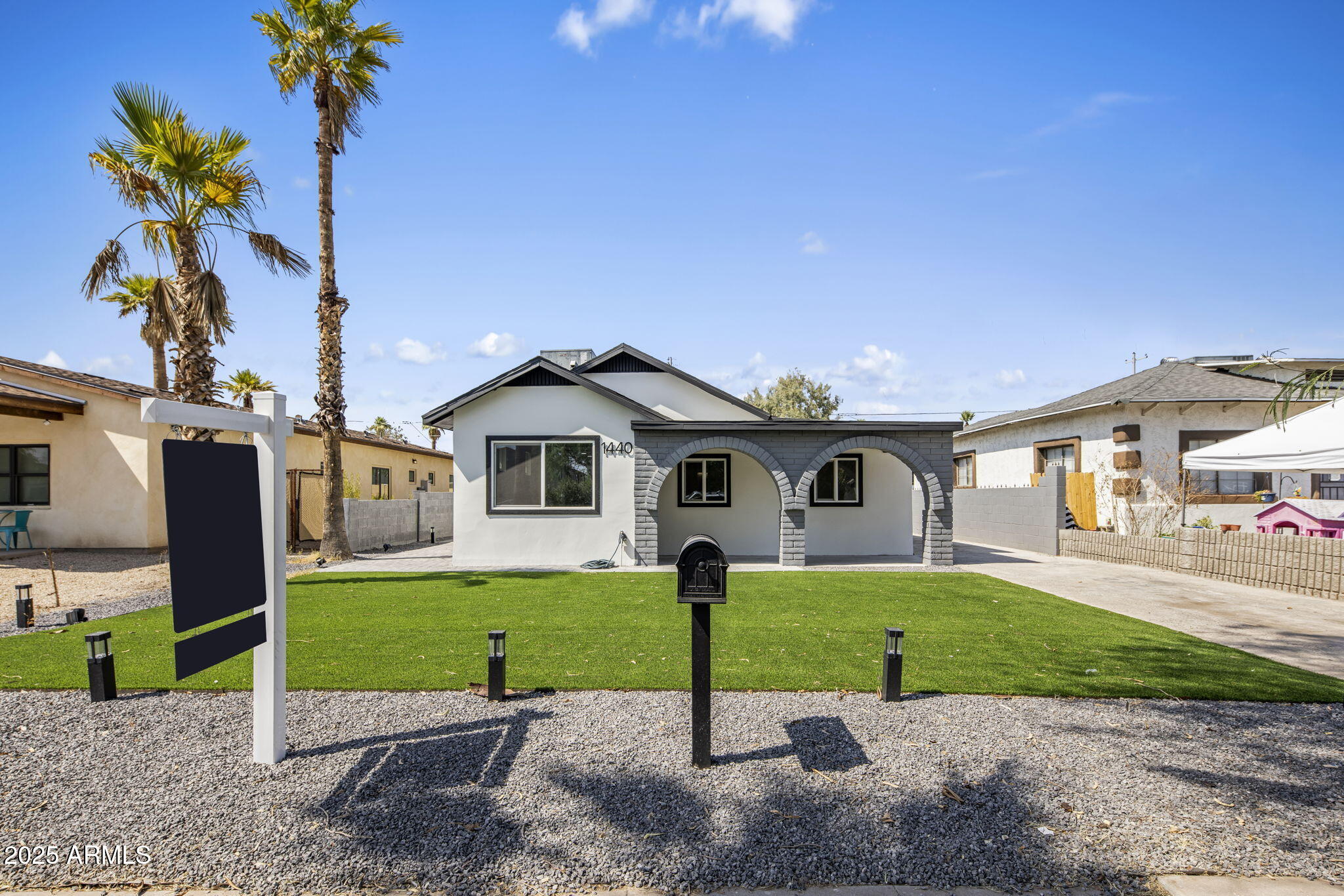 1440 E PIERCE Street