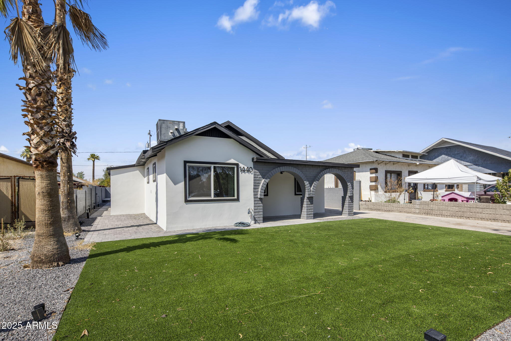 1440 E PIERCE Street