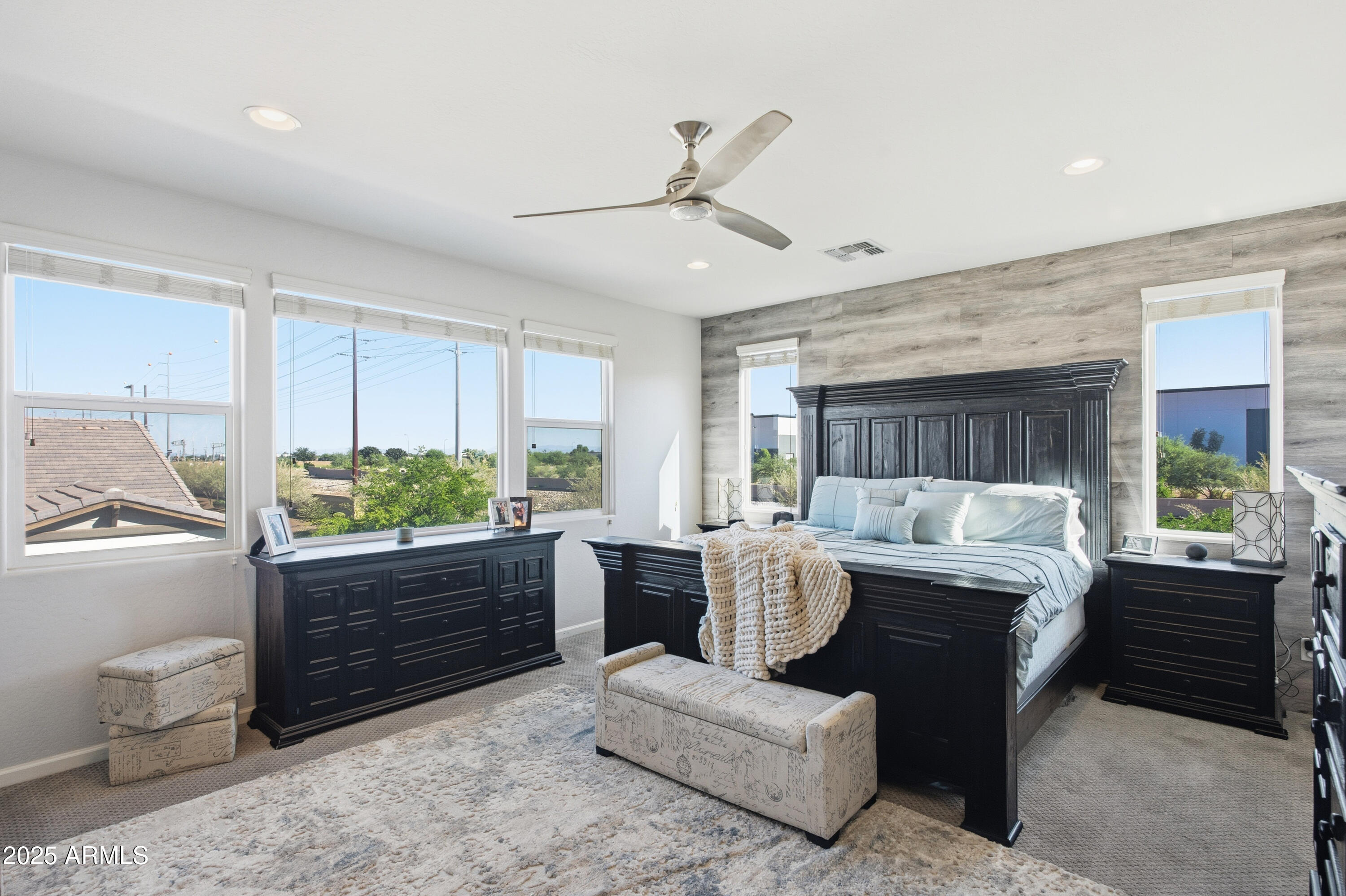 284 E HONEYSUCKLE Place