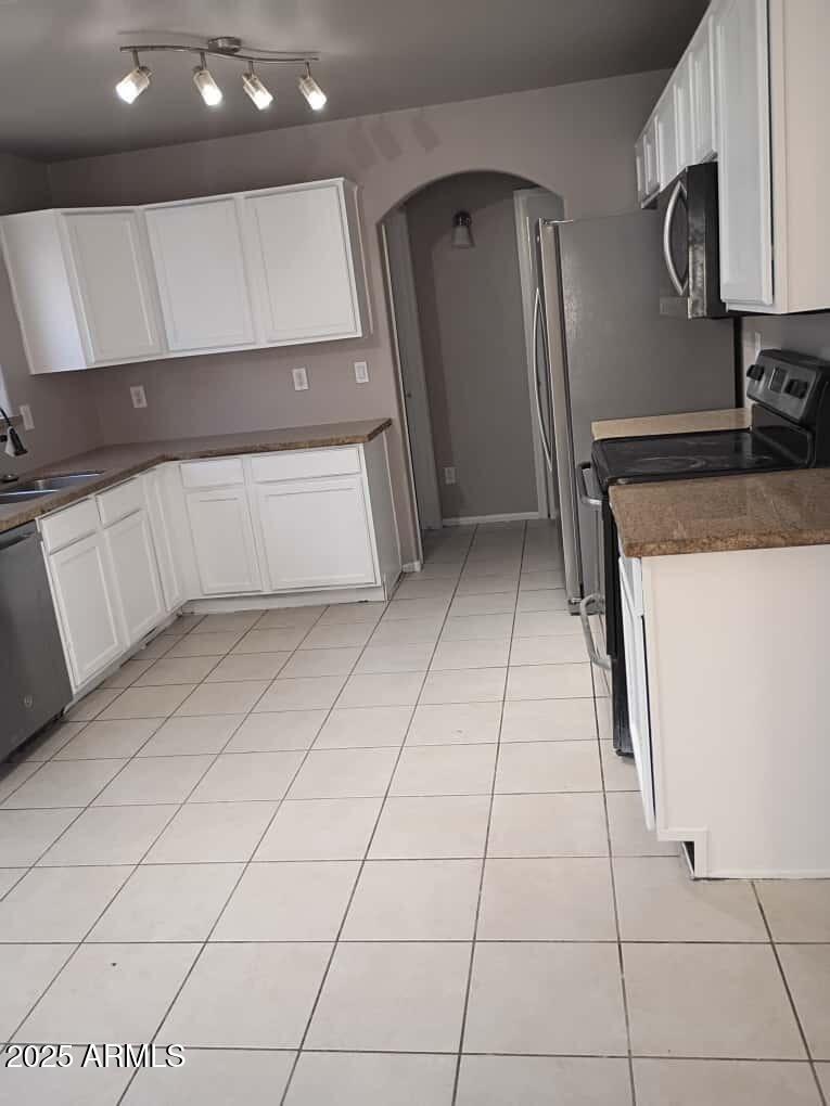 16538 W CENTRAL Street W