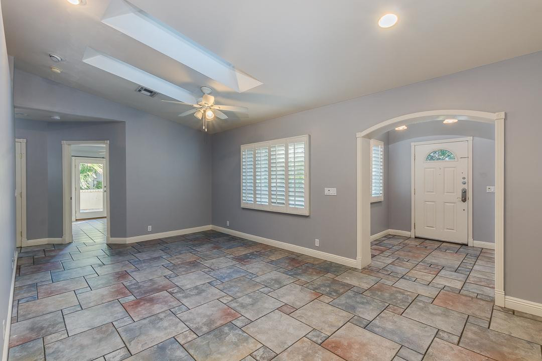 526 E Flynn Lane