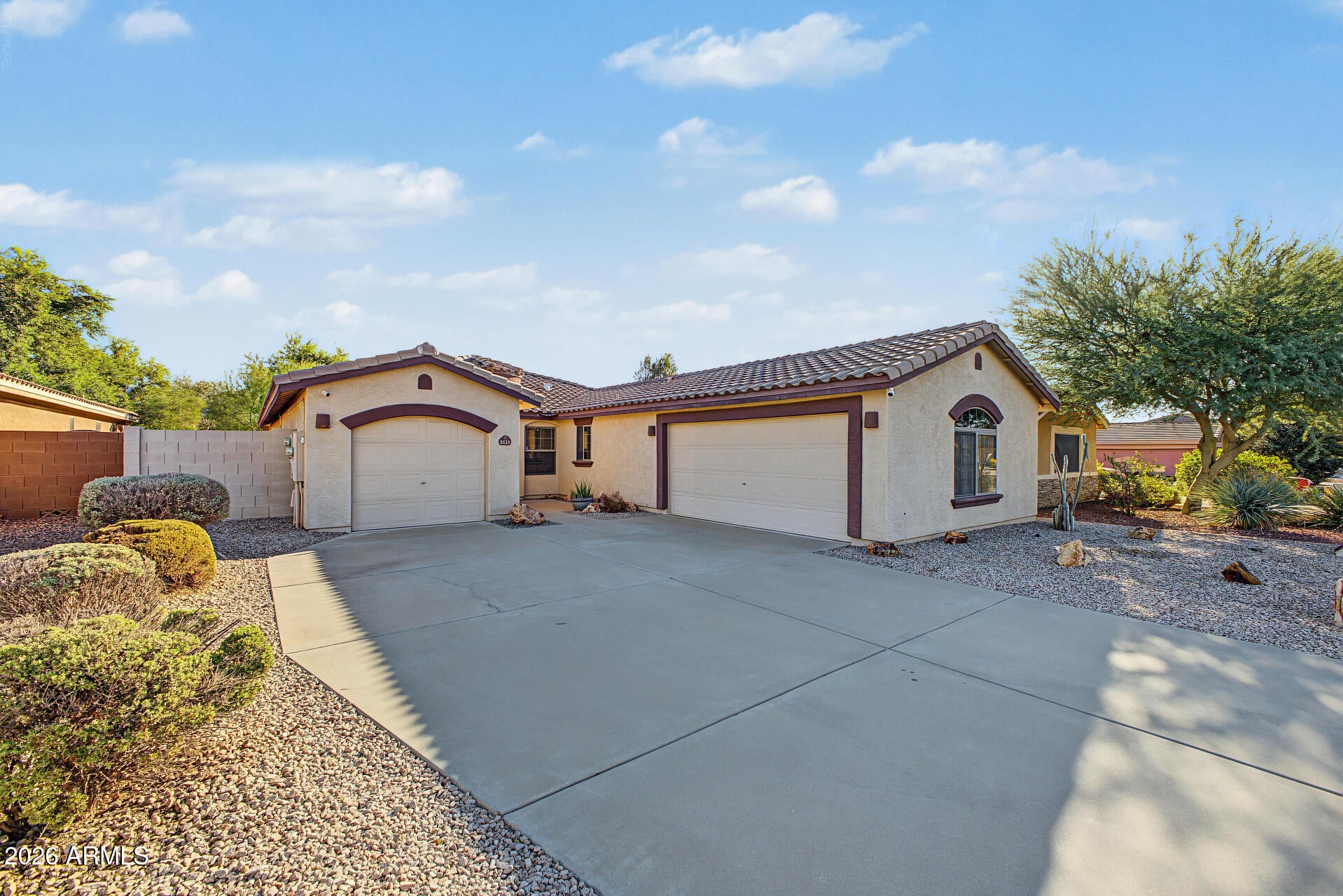 2521 W DARREL Road