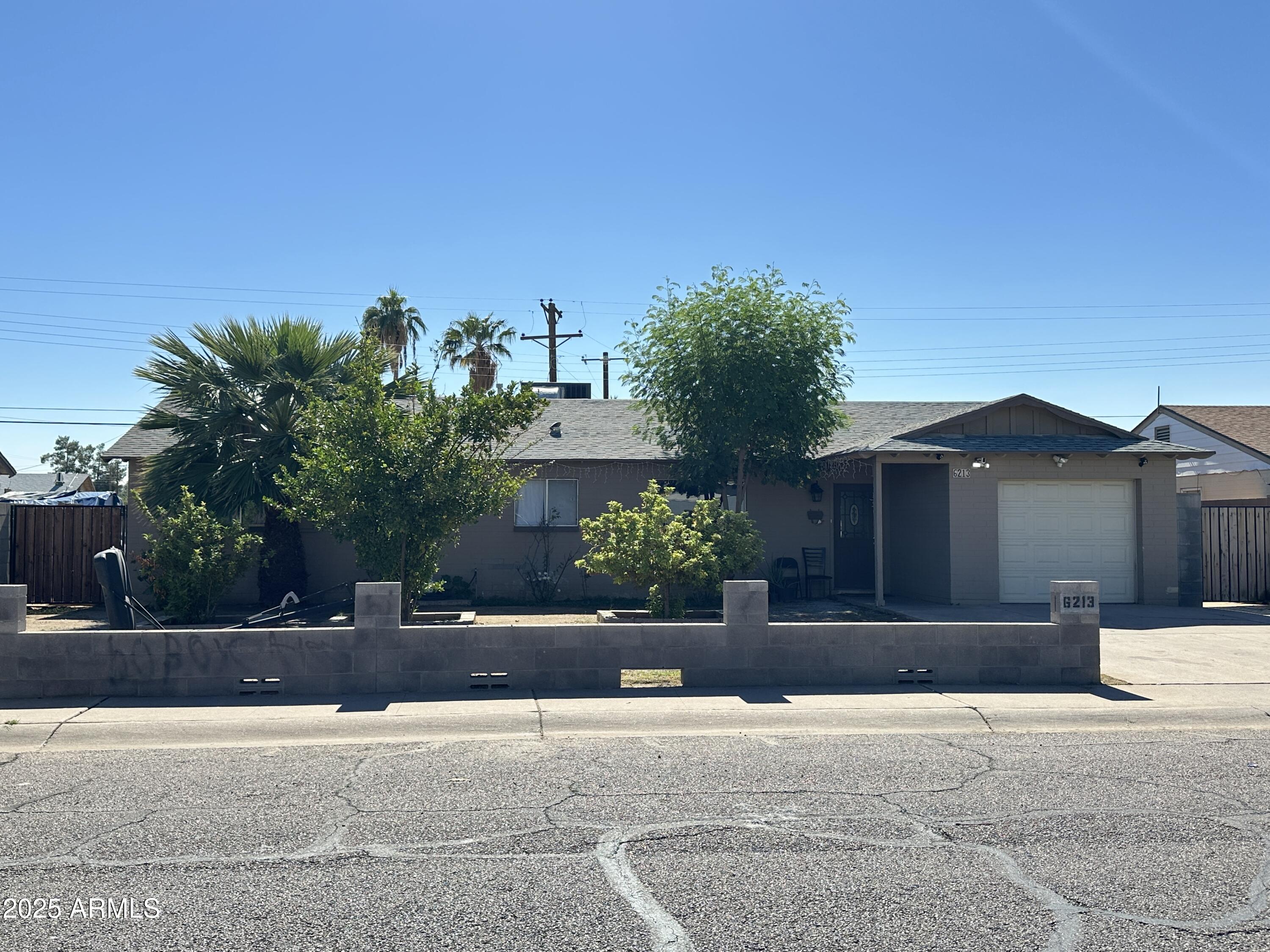 6213 W EARLL Drive