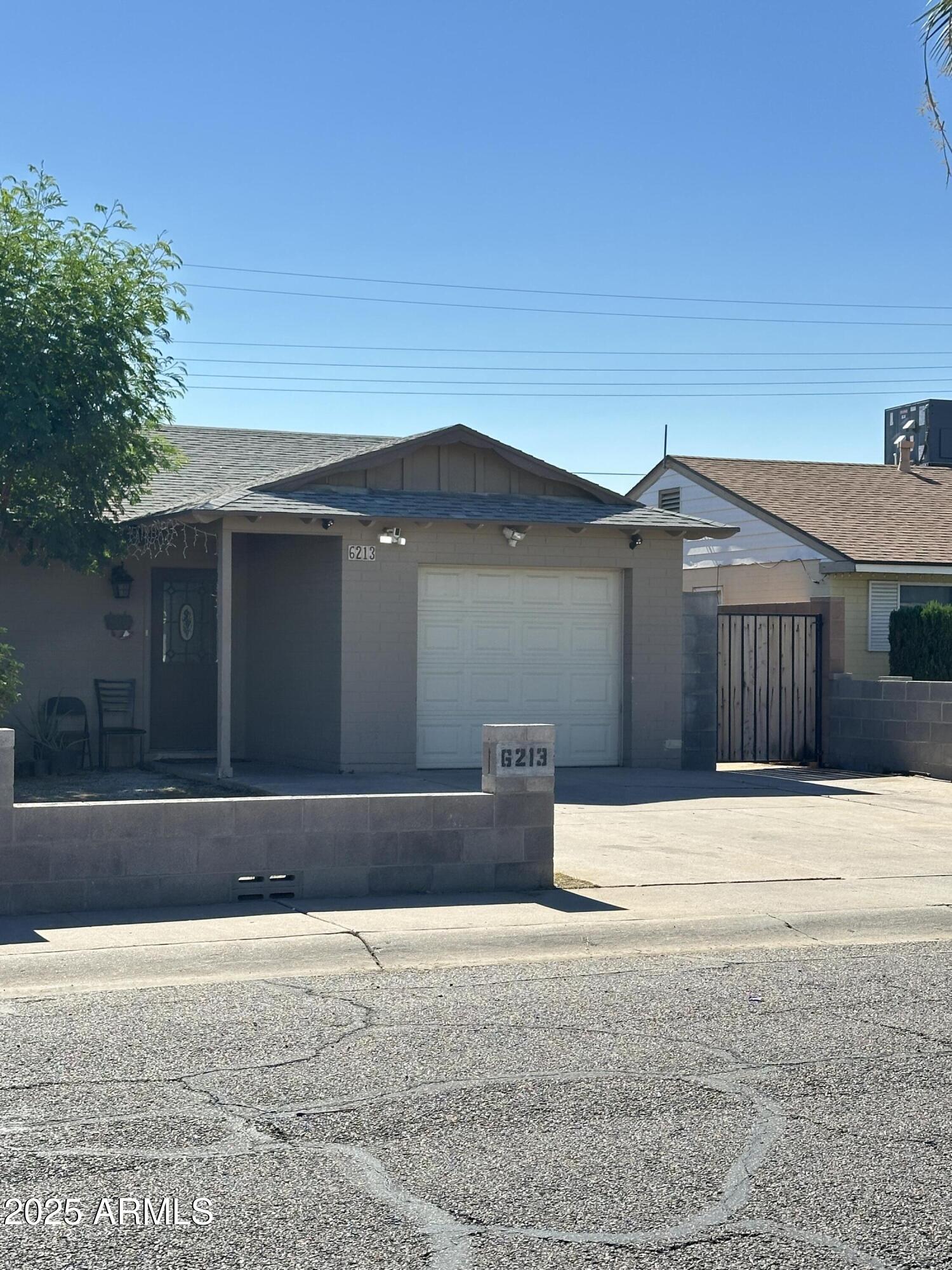 6213 W EARLL Drive