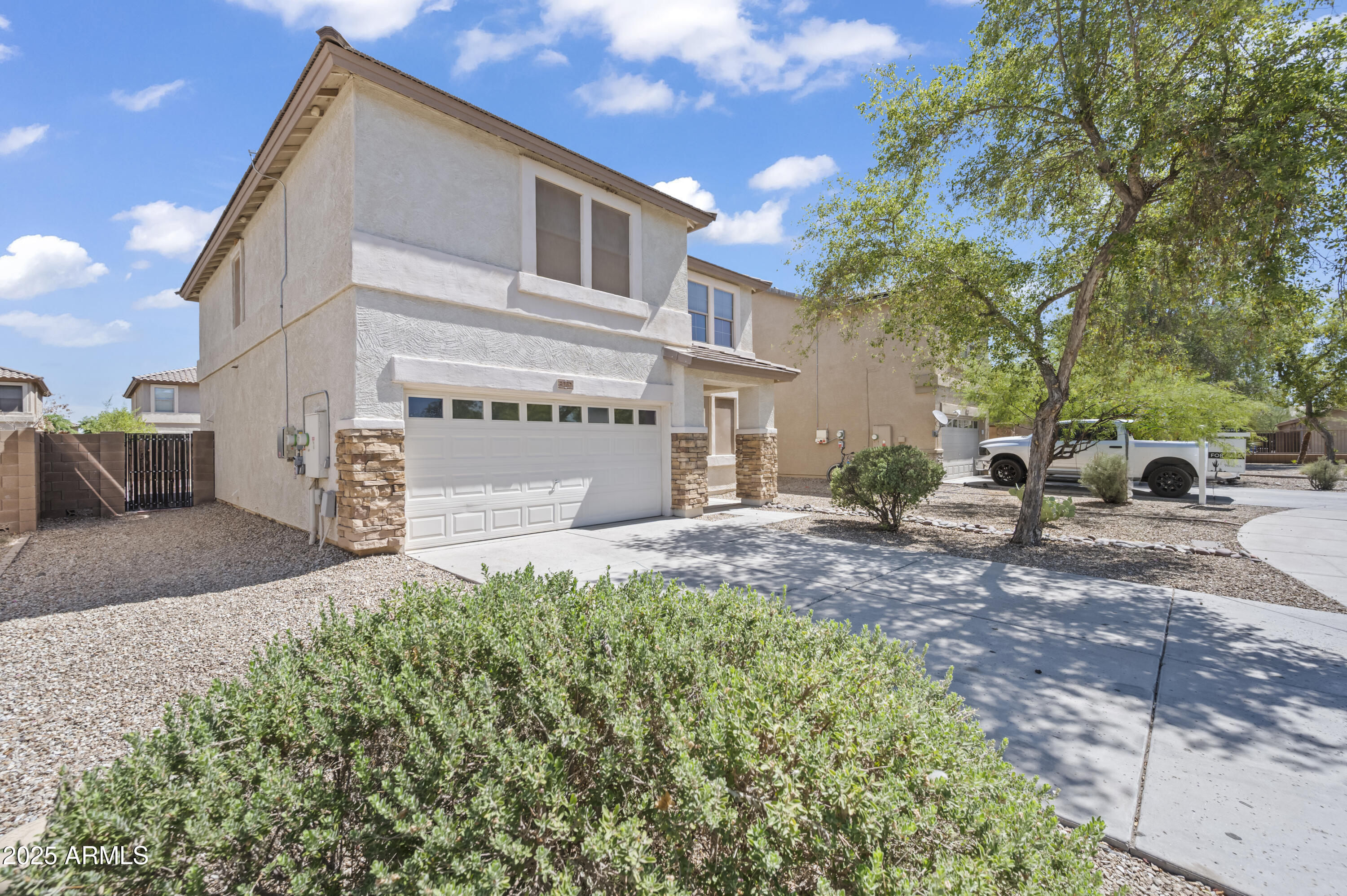 3232 W SAINT ANNE Avenue