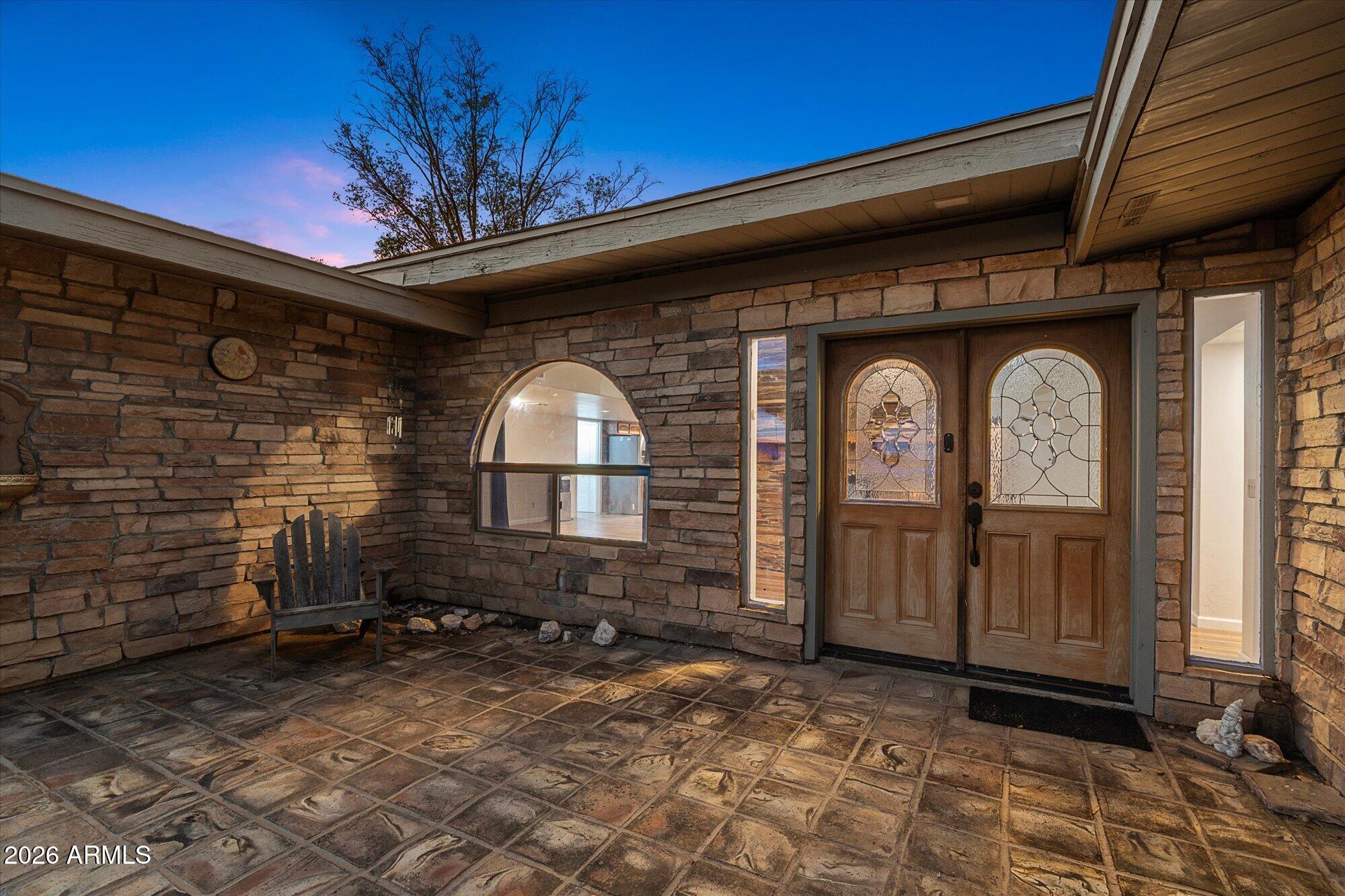 1024 E SADDLE MOUNTAIN Road