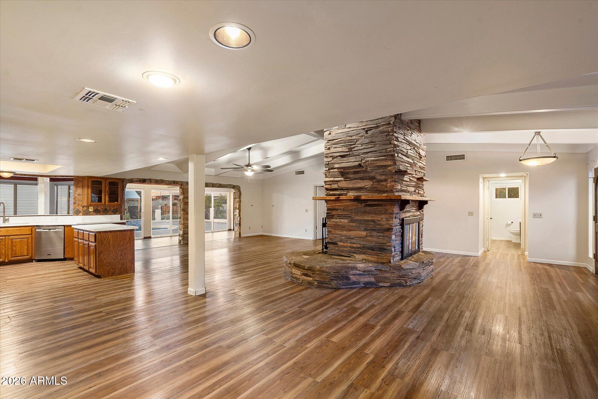 1024 E SADDLE MOUNTAIN Road