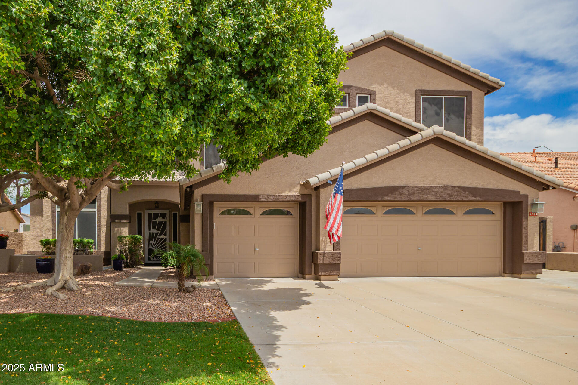 6862 W HONEYSUCKLE Drive