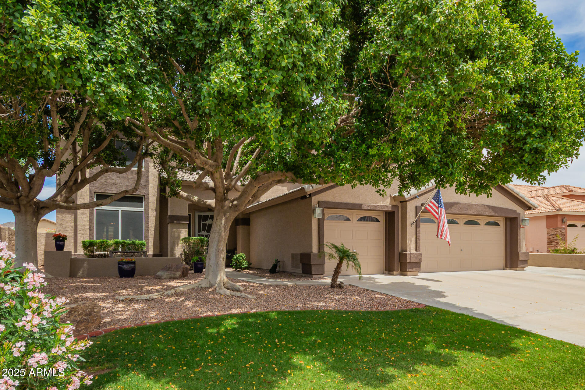 6862 W HONEYSUCKLE Drive