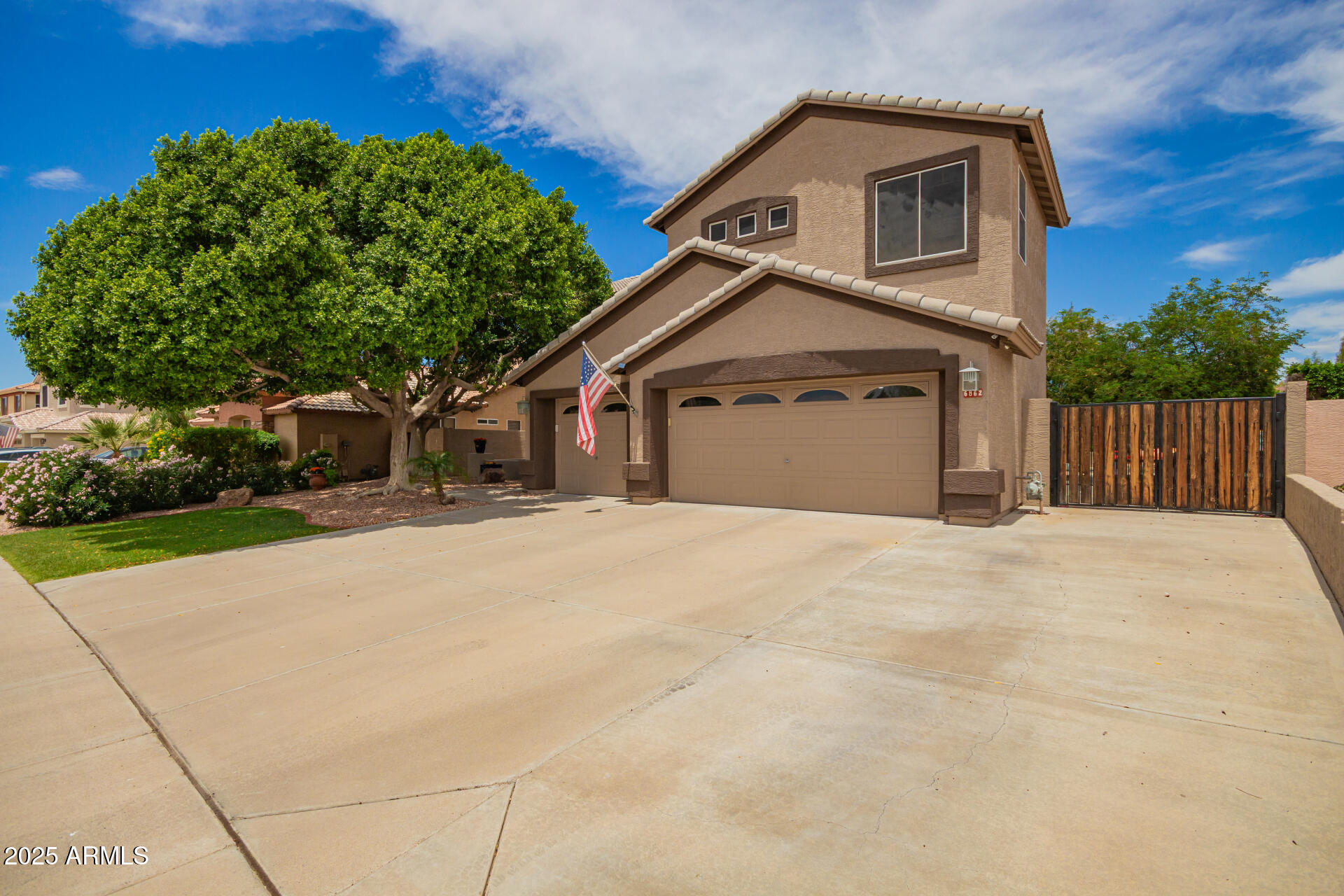 6862 W HONEYSUCKLE Drive