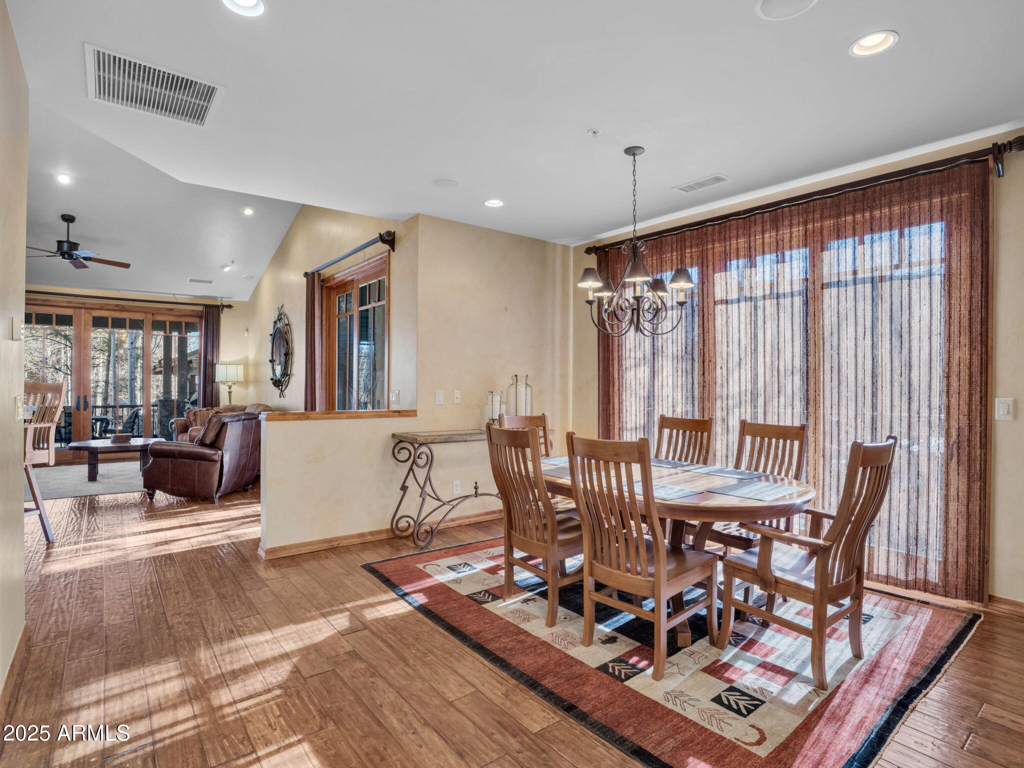 1515 E Castle Hills Drive 44