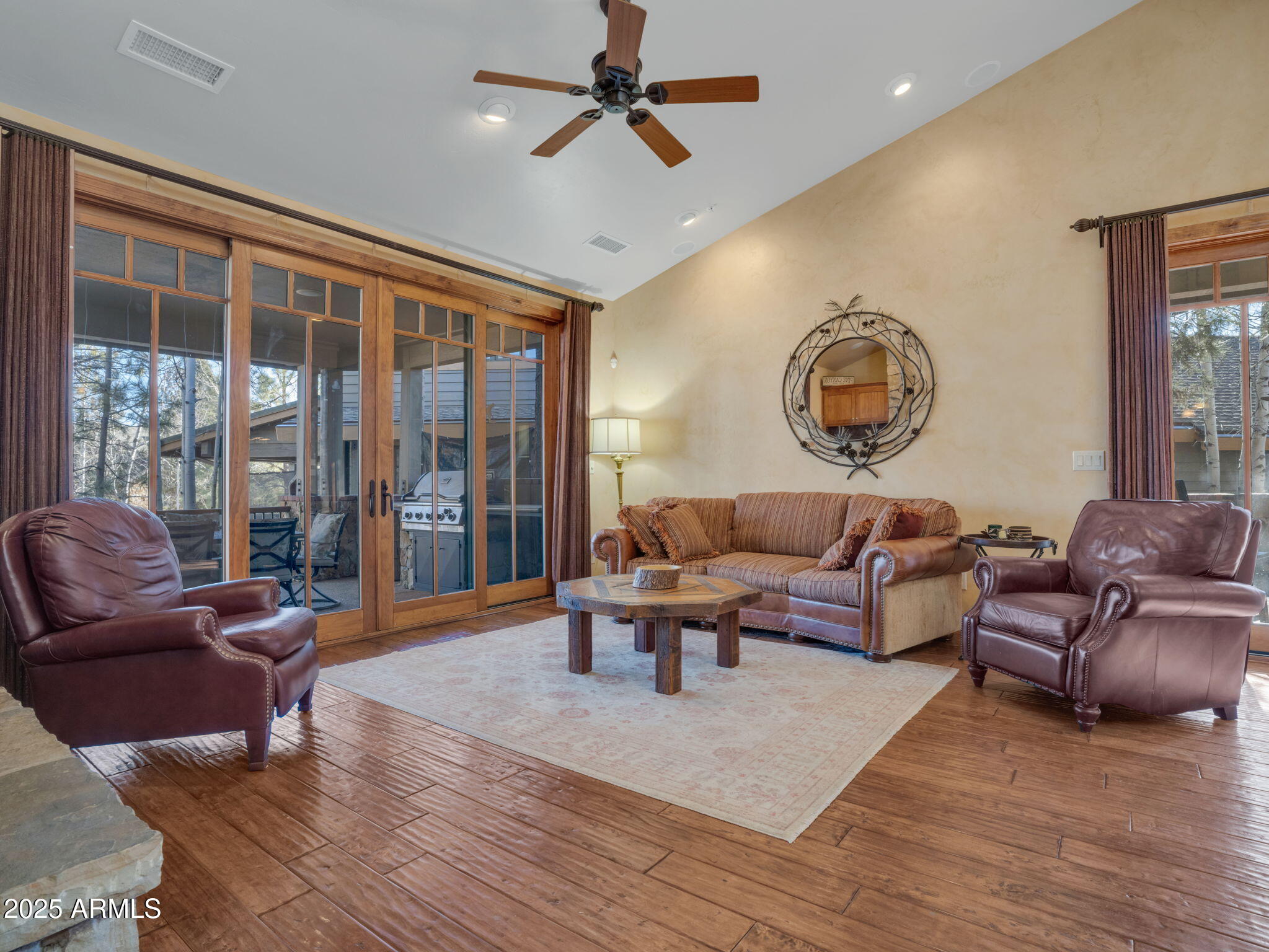 1515 E Castle Hills Drive 44