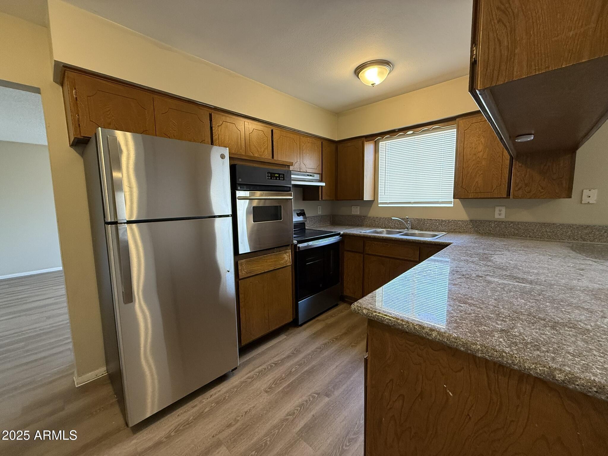 1307 E DUNLAP Avenue