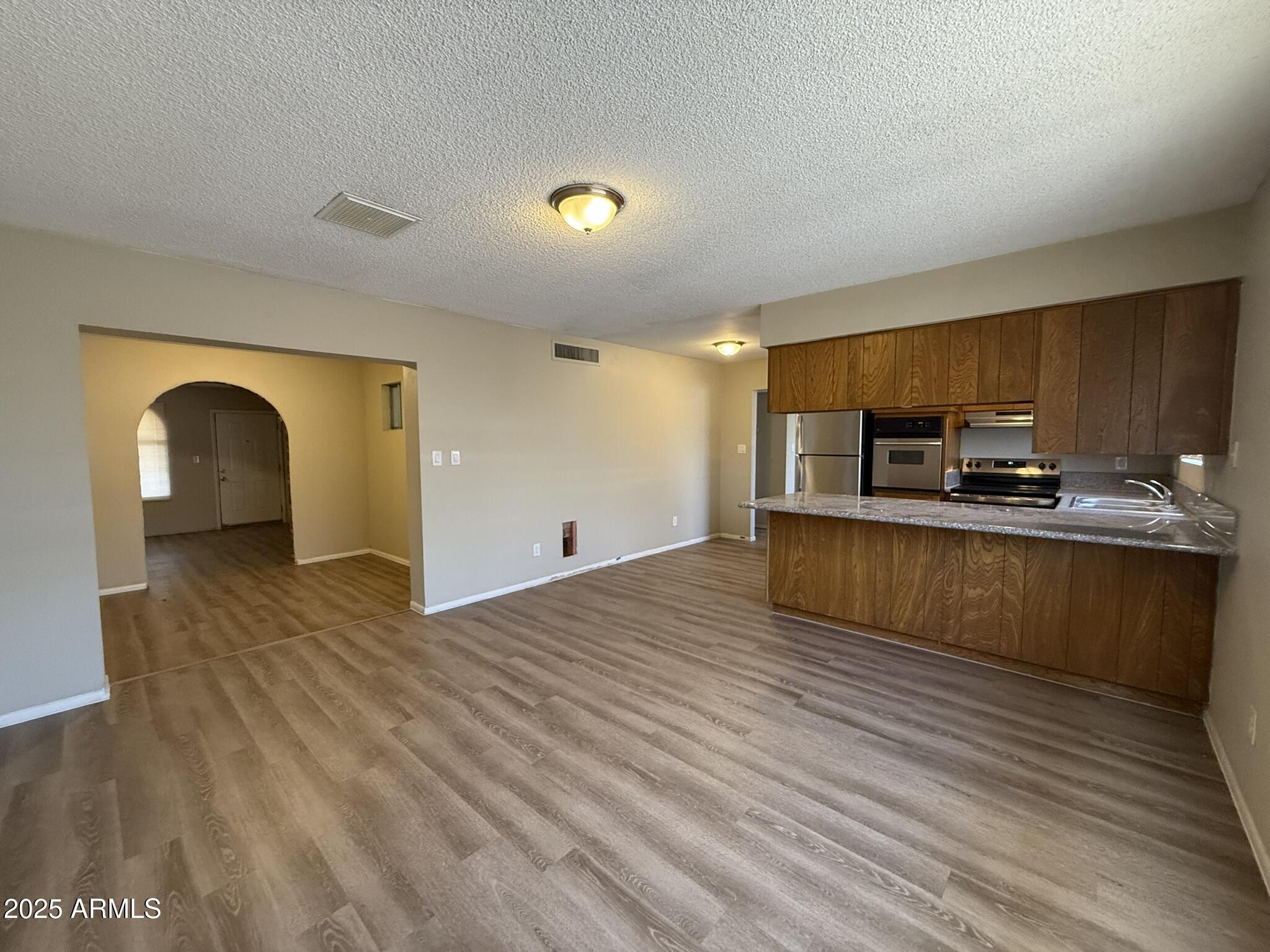 1307 E DUNLAP Avenue