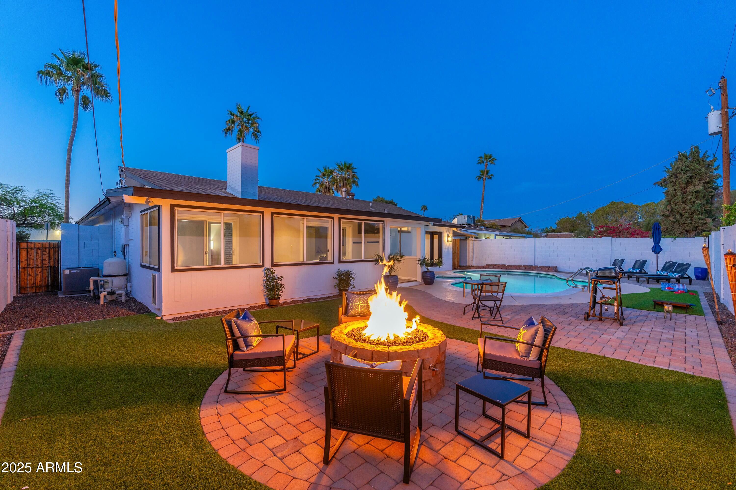 8431 E ROSE Lane