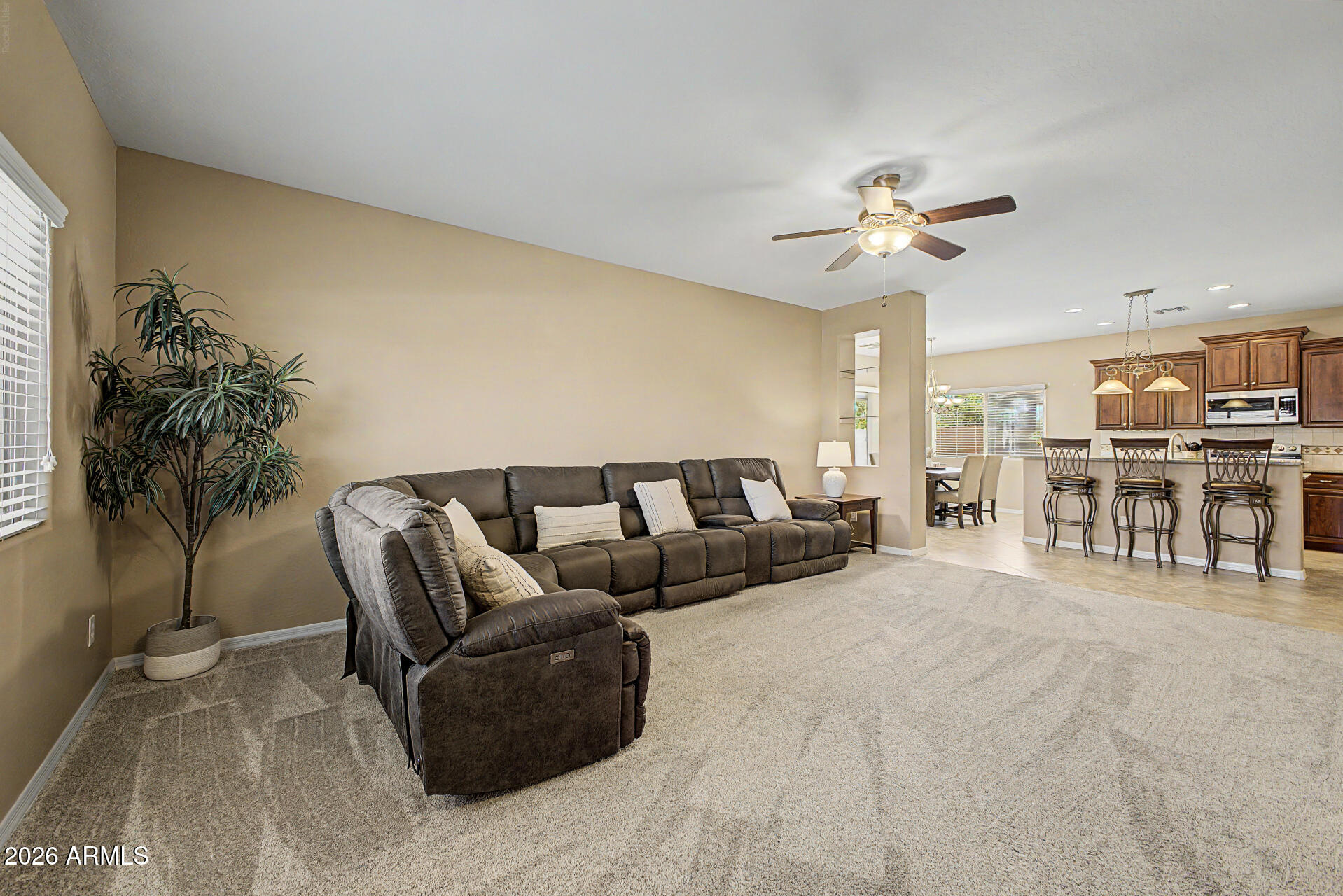 945 W EMPRESS TREE Avenue