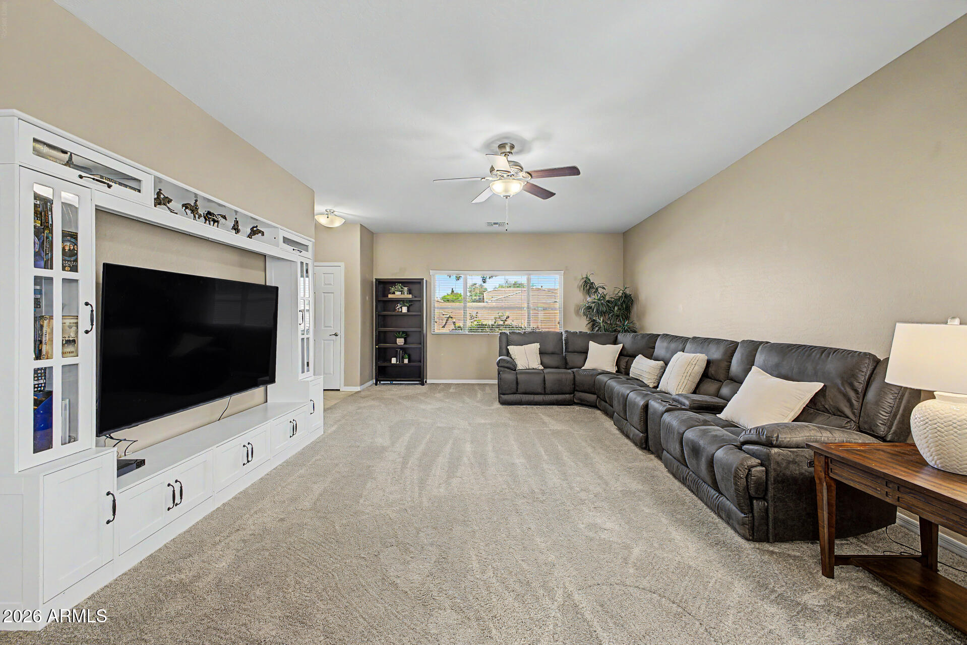 945 W EMPRESS TREE Avenue