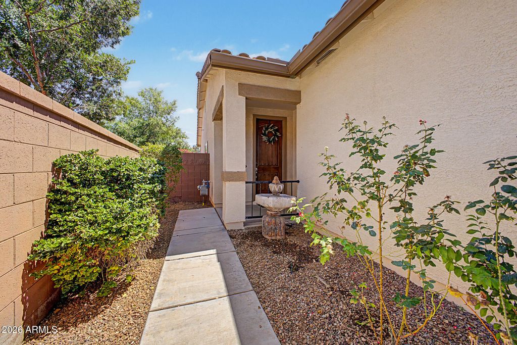 Photo of 945 W Empress Tree Avenue, San Tan Valley, AZ 85140 (MLS # 7014649)